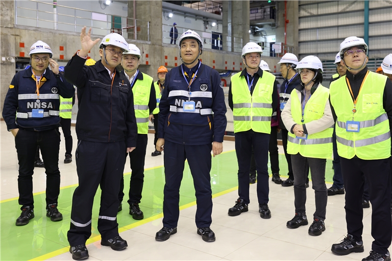 2024年2月27日生态环境部副部长董保同到张掖bifa必发集团基地调研并宣告4号机组运行许可证